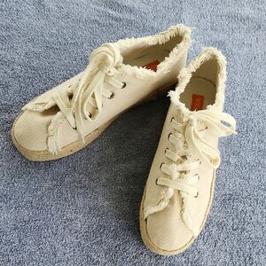 Rocket Dog Cream Canvas Sneakers/Espadrilles. Worn Once. Size 10.